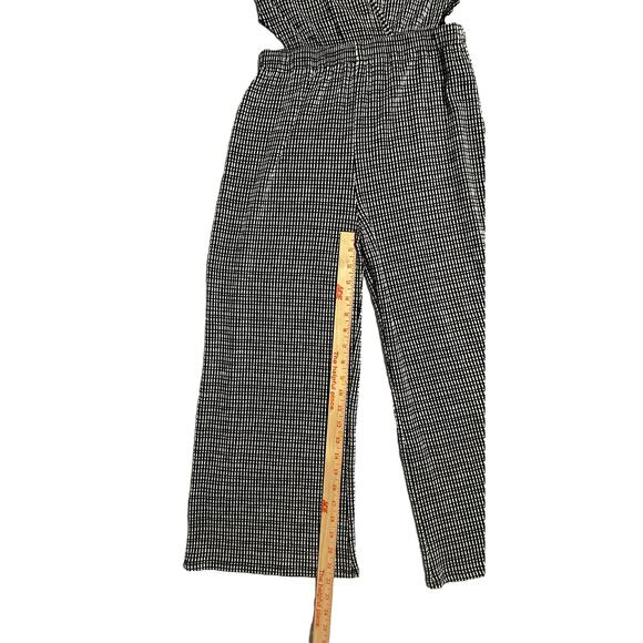 Caution to the Wind Black Cream Sleeveless Jumpsuit V-Neck Size Small Cutout - Picture 10 of 12